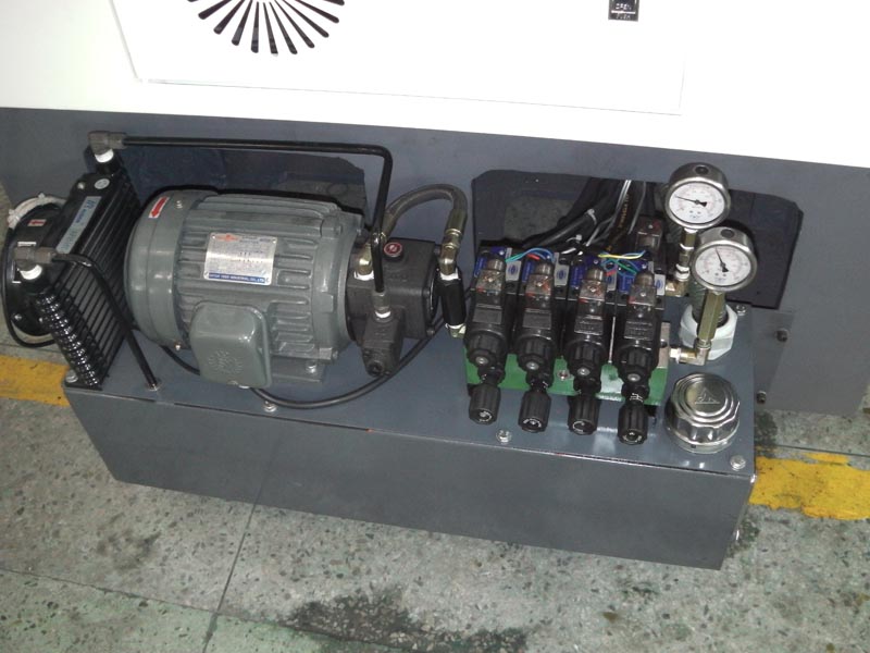 液壓站采用臺(tái)灣定量泵、液壓電機(jī)、電磁閥并加裝風(fēng)冷裝置